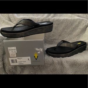 Volatile. Antique Black. Flip flops